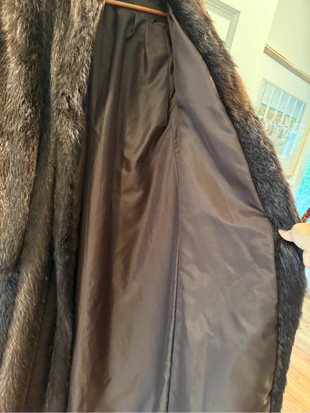 Long Brown Women's Fur Coat - Picture 4 of 5